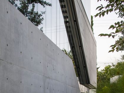 A Striking Contemporary Home with Elegant Features in Ramat Gan by Pitsou Kedem Architects (15)