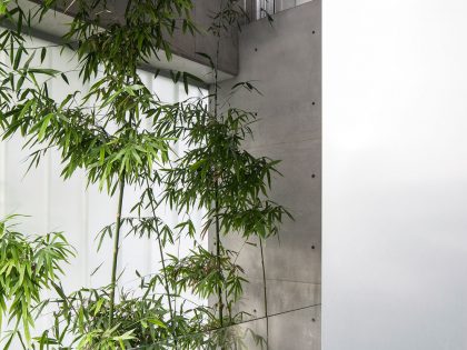 A Striking Contemporary Home with Elegant Features in Ramat Gan by Pitsou Kedem Architects (19)