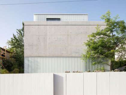 A Striking Contemporary Home with Elegant Features in Ramat Gan by Pitsou Kedem Architects (2)