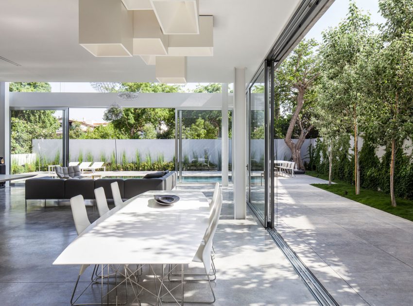 A Striking Contemporary Home with Elegant Features in Ramat Gan by Pitsou Kedem Architects (25)