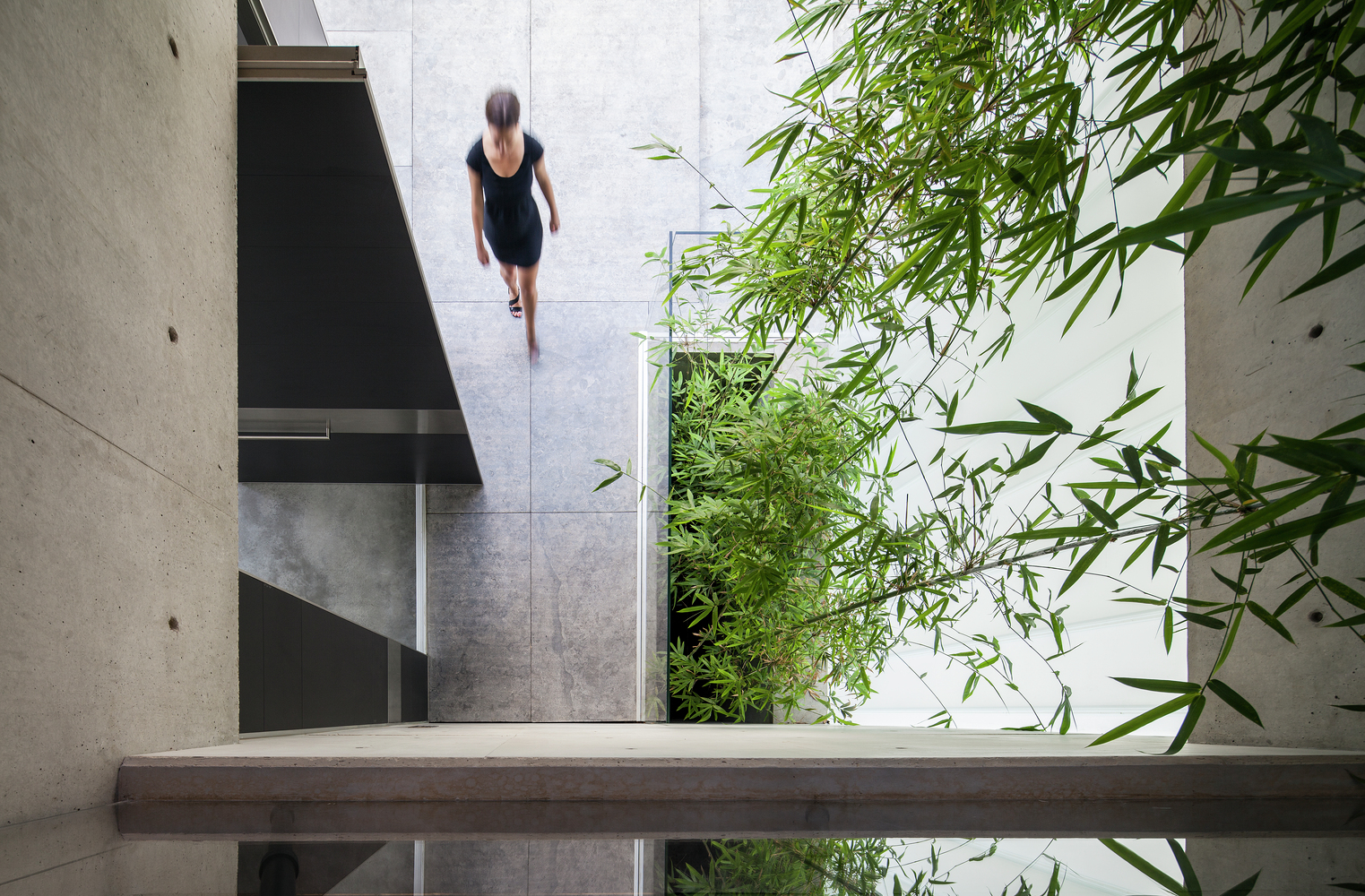 A Striking Contemporary Home with Elegant Features in Ramat Gan by Pitsou Kedem Architects (26)