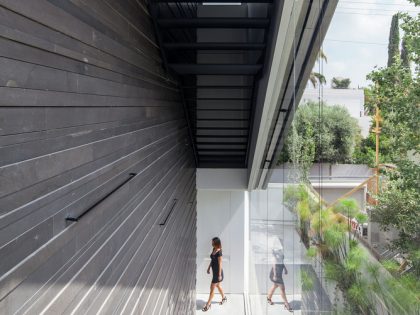 A Striking Contemporary Home with Elegant Features in Ramat Gan by Pitsou Kedem Architects (27)