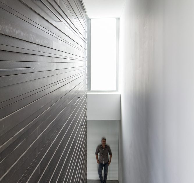 A Striking Contemporary Home with Elegant Features in Ramat Gan by Pitsou Kedem Architects (28)
