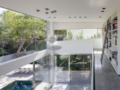 A Striking Contemporary Home with Elegant Features in Ramat Gan by Pitsou Kedem Architects (31)