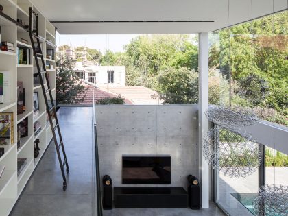 A Striking Contemporary Home with Elegant Features in Ramat Gan by Pitsou Kedem Architects (32)