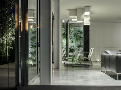 A Striking Contemporary Home with Elegant Features in Ramat Gan by Pitsou Kedem Architects (40)