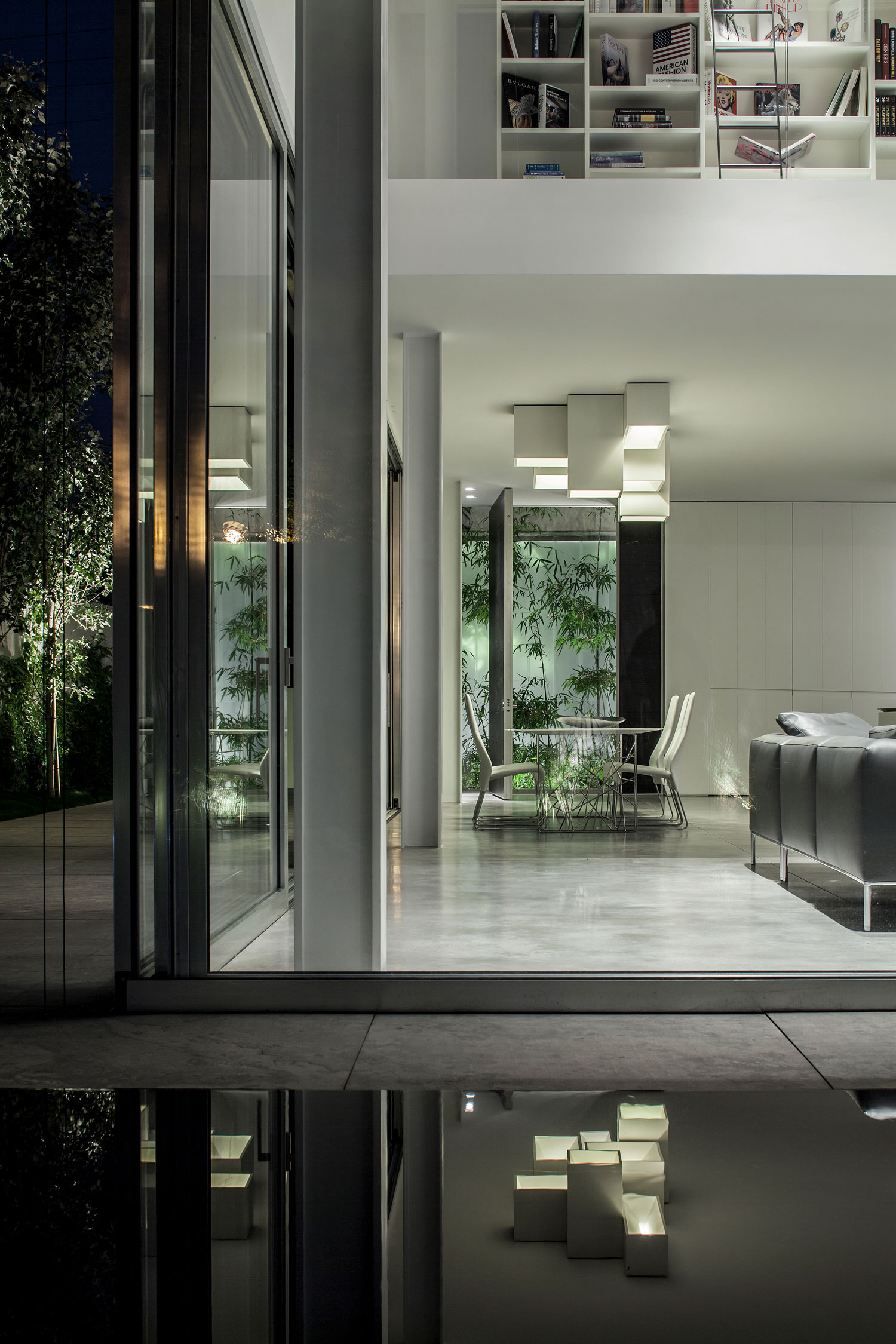 A Striking Contemporary Home with Elegant Features in Ramat Gan by Pitsou Kedem Architects (40)