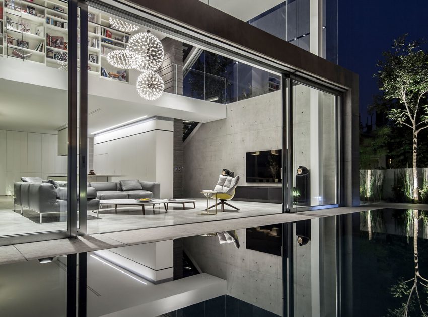 A Striking Contemporary Home with Elegant Features in Ramat Gan by Pitsou Kedem Architects (42)