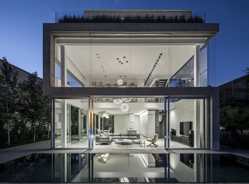 A Striking Contemporary Home with Elegant Features in Ramat Gan by Pitsou Kedem Architects (45)