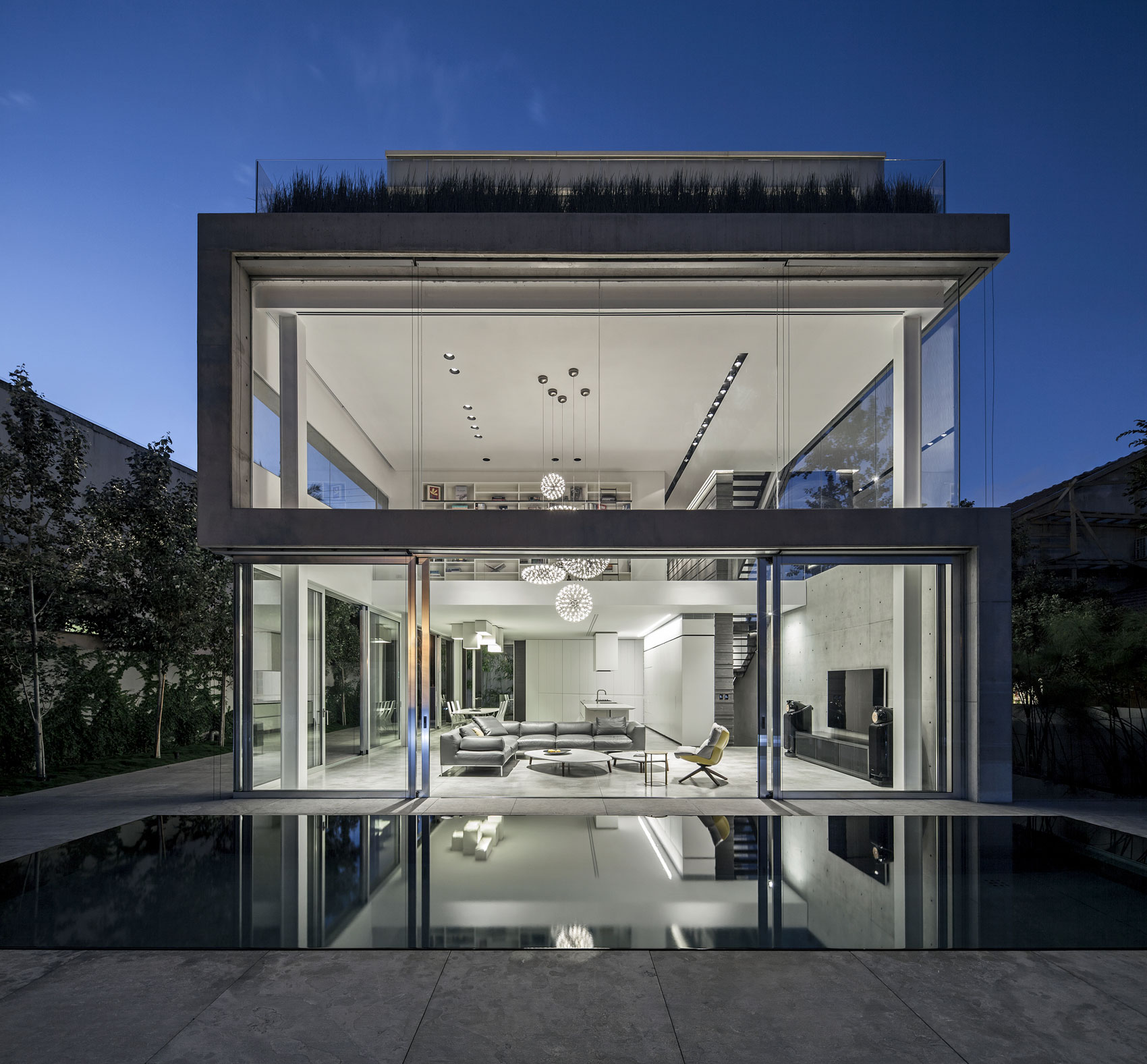 A Striking Contemporary Home with Elegant Features in Ramat Gan by Pitsou Kedem Architects (45)