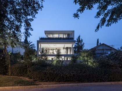 A Striking Contemporary Home with Elegant Features in Ramat Gan by Pitsou Kedem Architects (51)