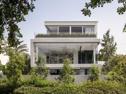 A Striking Contemporary Home with Elegant Features in Ramat Gan by Pitsou Kedem Architects (6)