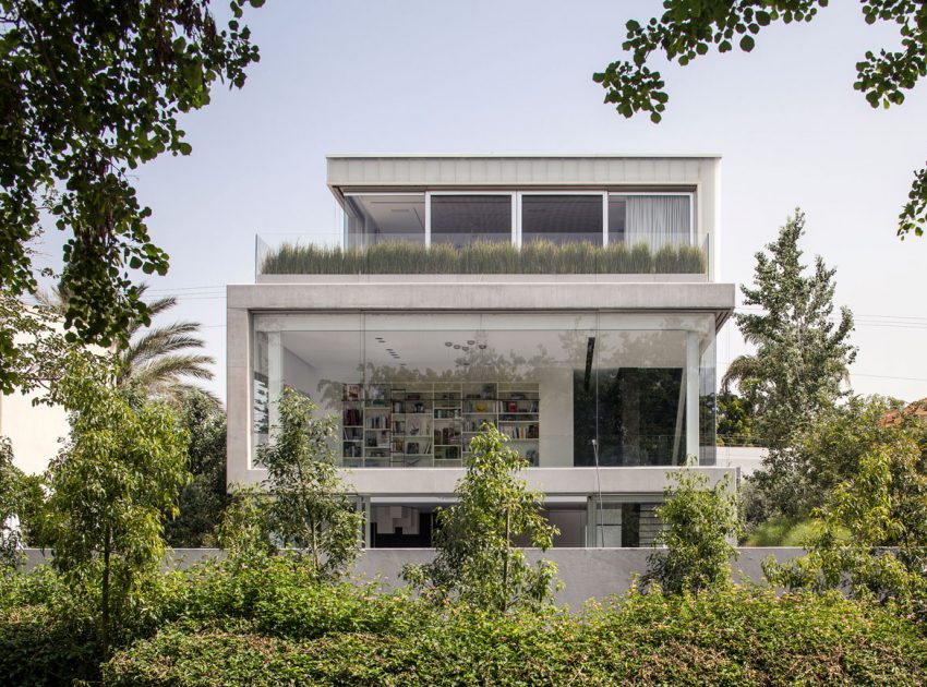 A Striking Contemporary Home with Elegant Features in Ramat Gan by Pitsou Kedem Architects (6)