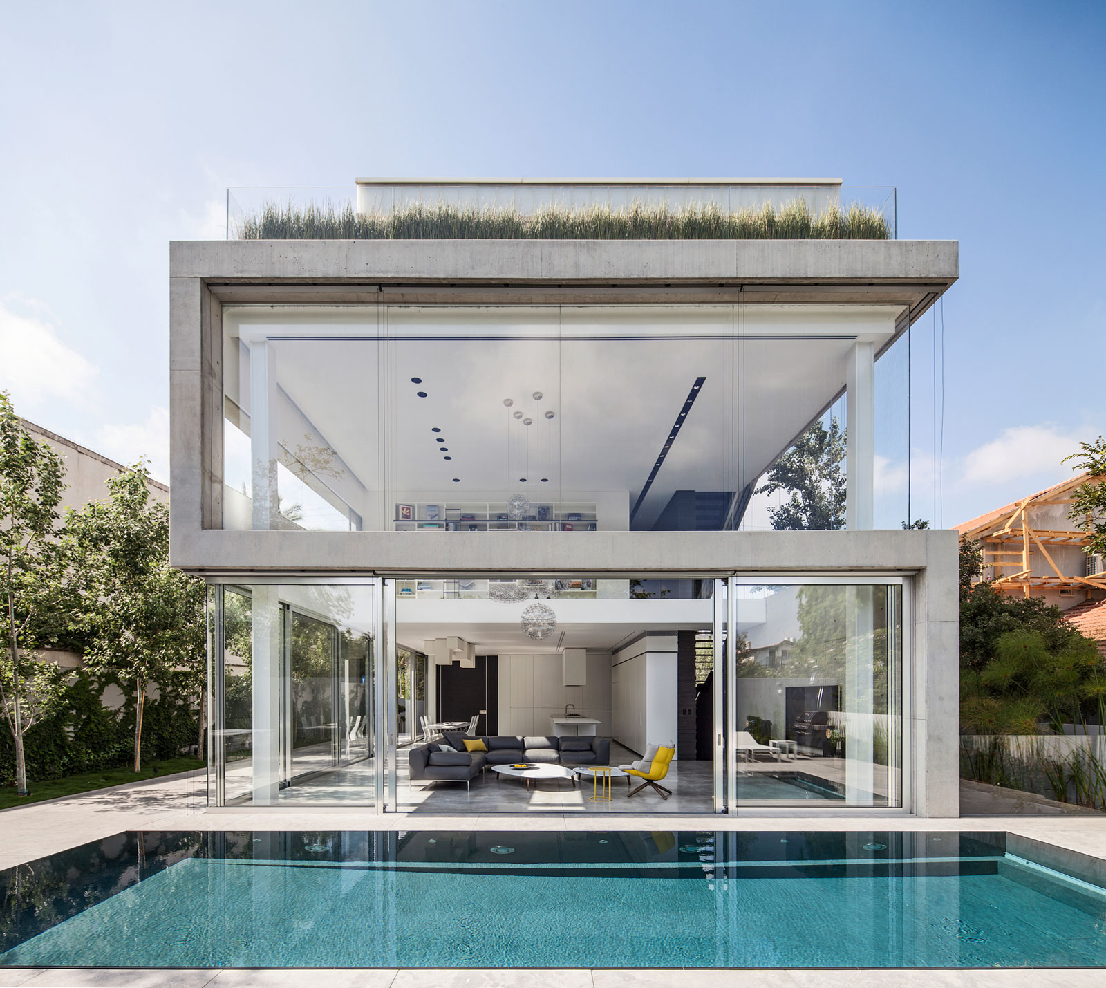 A Striking Contemporary Home with Elegant Features in Ramat Gan by Pitsou Kedem Architects (7)