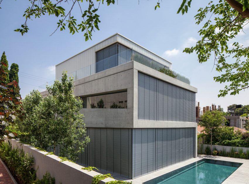 A Striking Contemporary Home with Elegant Features in Ramat Gan by Pitsou Kedem Architects (8)