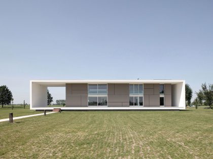 A Striking Contemporary Monolithic House with a Frame in Castelnovo, Italy by Andrea Oliva (1)