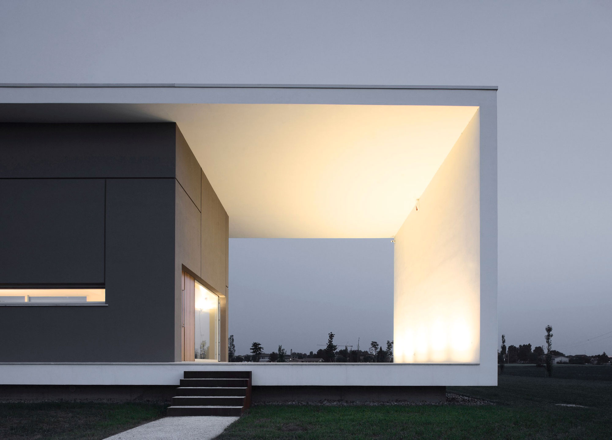 A Striking Contemporary Monolithic House with a Frame in Castelnovo, Italy by Andrea Oliva (12)