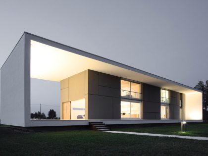 A Striking Contemporary Monolithic House with a Frame in Castelnovo, Italy by Andrea Oliva (13)