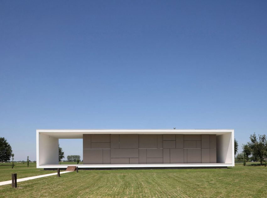 A Striking Contemporary Monolithic House with a Frame in Castelnovo, Italy by Andrea Oliva (2)