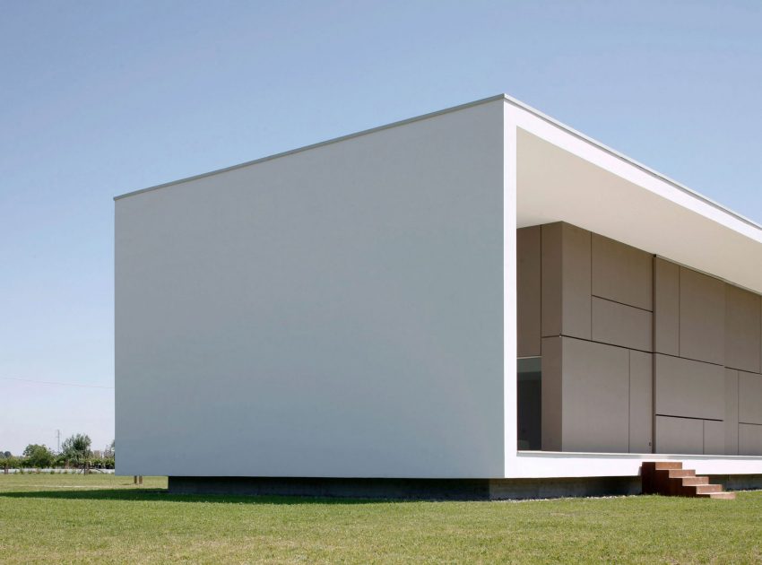 A Striking Contemporary Monolithic House with a Frame in Castelnovo, Italy by Andrea Oliva (4)