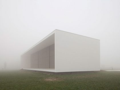 A Striking Contemporary Monolithic House with a Frame in Castelnovo, Italy by Andrea Oliva (8)