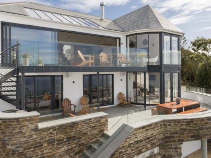 A Striking Modern Stone House with Luminous Interior and Sea Views in Sennen Cove