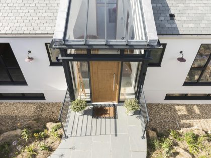 A Striking Modern Stone House with Luminous Interior and Sea Views in Sennen Cove by Laurence Associates (12)