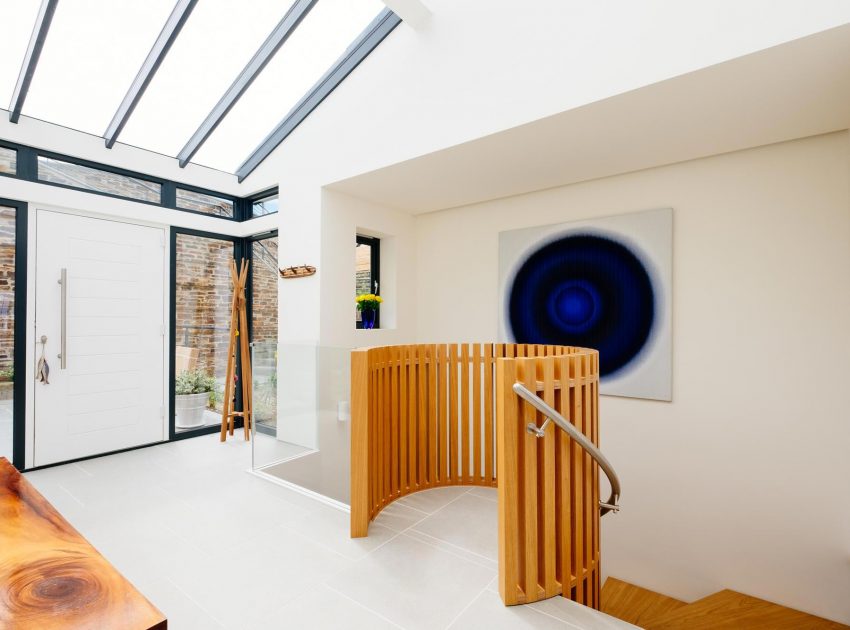 A Striking Modern Stone House with Luminous Interior and Sea Views in Sennen Cove by Laurence Associates (22)