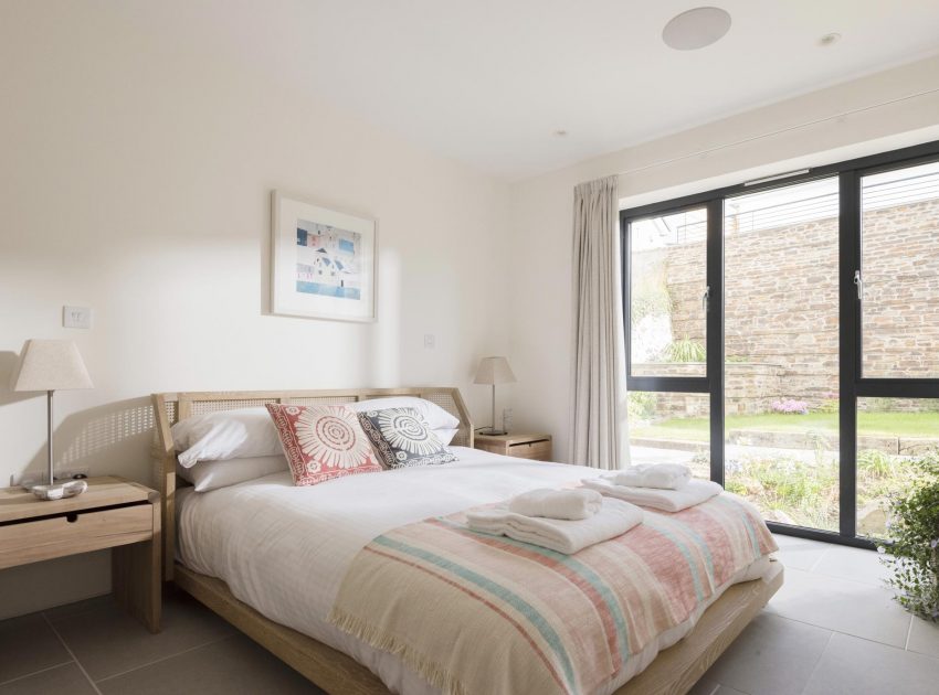 A Striking Modern Stone House with Luminous Interior and Sea Views in Sennen Cove by Laurence Associates (23)