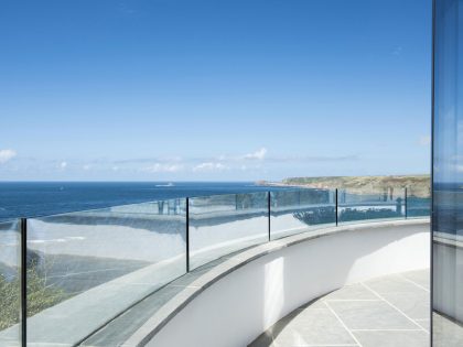 A Striking Modern Stone House with Luminous Interior and Sea Views in Sennen Cove by Laurence Associates (9)