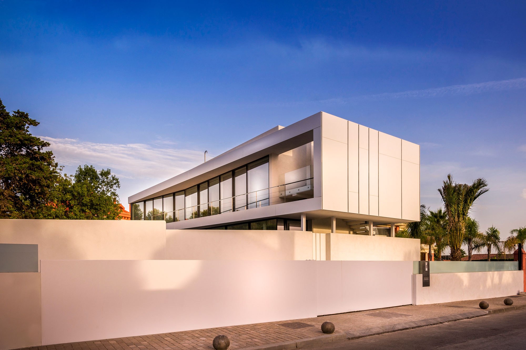 A Stunning Contemporary Beach House on the Edge of the Mediterranean in Marbella by 123DV (1)