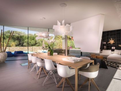 A Stunning Contemporary Beach House on the Edge of the Mediterranean in Marbella by 123DV (10)