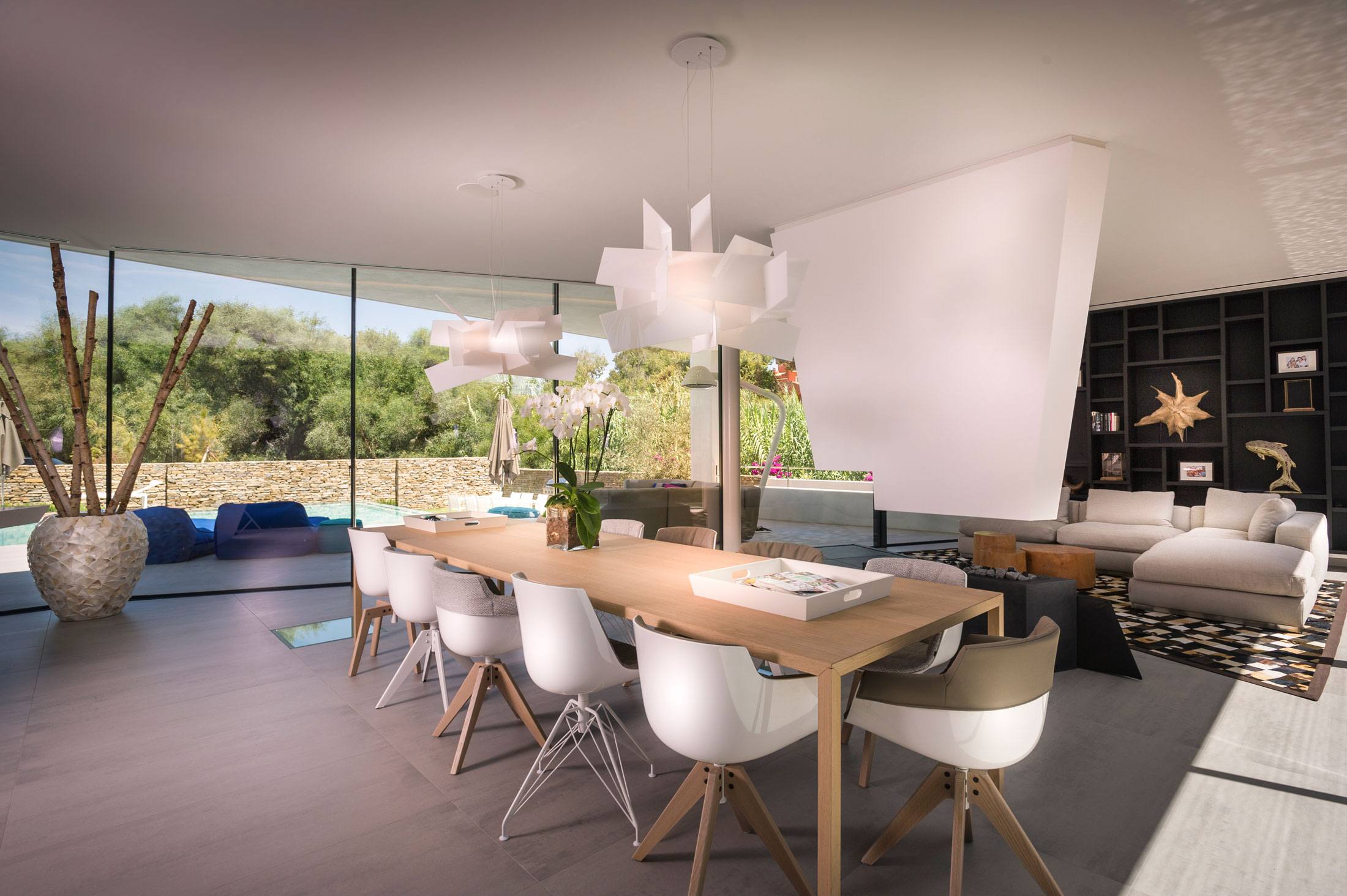 A Stunning Contemporary Beach House on the Edge of the Mediterranean in Marbella by 123DV (10)