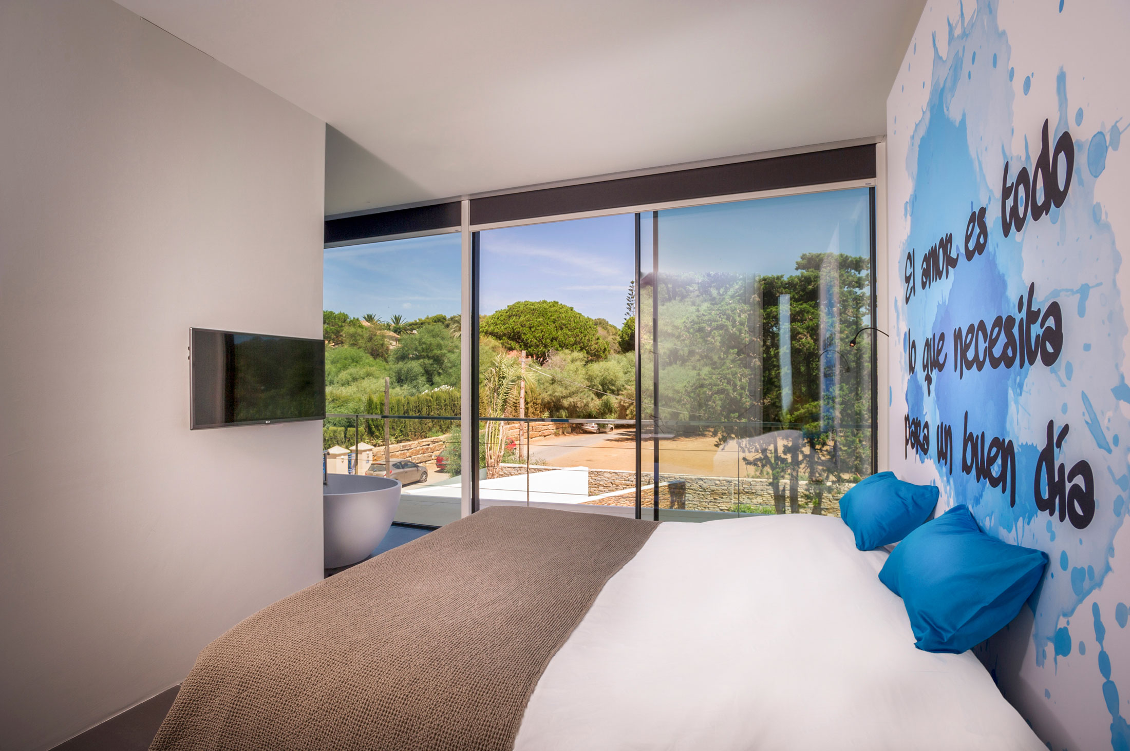 A Stunning Contemporary Beach House on the Edge of the Mediterranean in Marbella by 123DV (12)