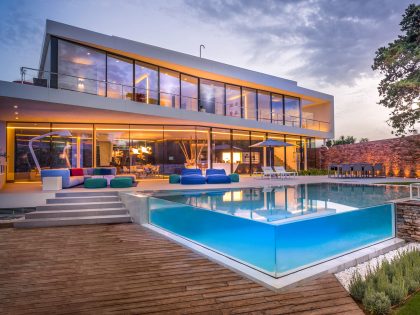 A Stunning Contemporary Beach House on the Edge of the Mediterranean in Marbella by 123DV (6)