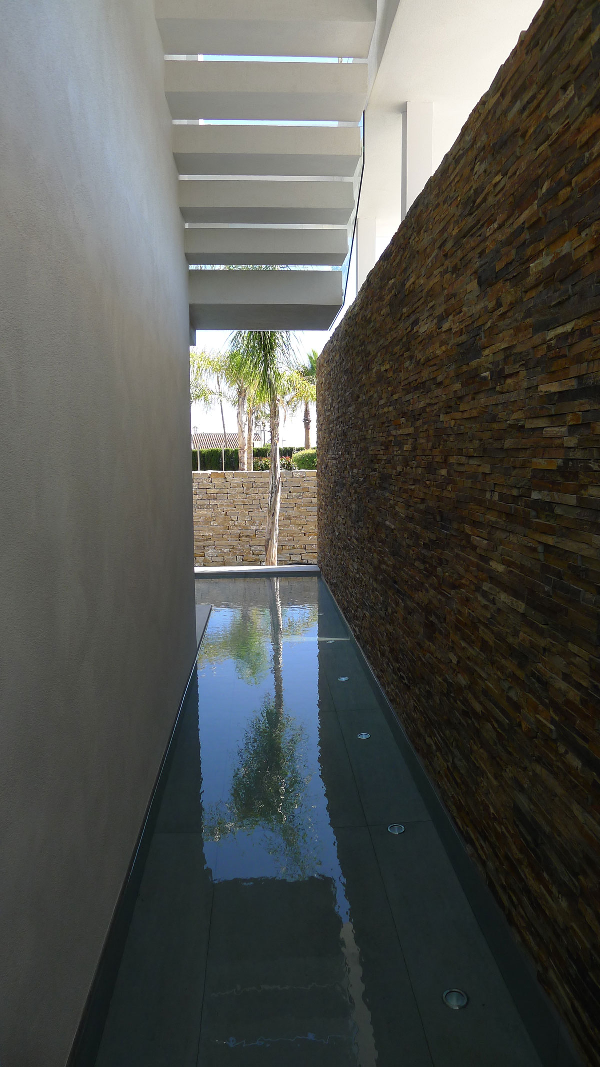 A Stunning Contemporary Beach House on the Edge of the Mediterranean in Marbella by 123DV (7)