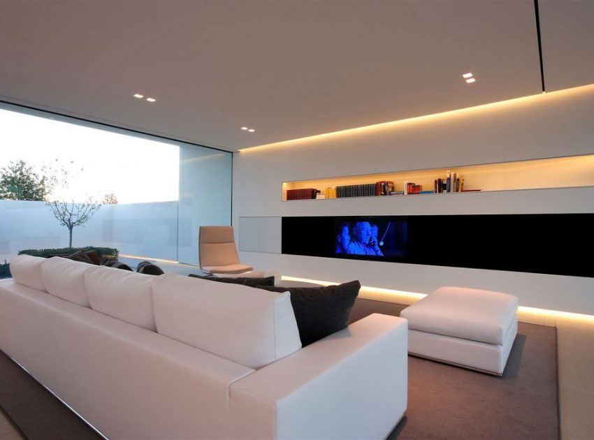 A Stunning Contemporary Home with Bright Interiors in Venice by JM Architecture (5)