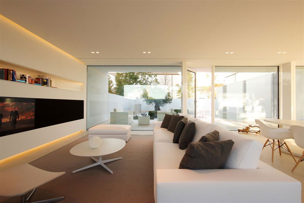 A Stunning Contemporary Home with Bright Interiors in Venice by JM Architecture (8)