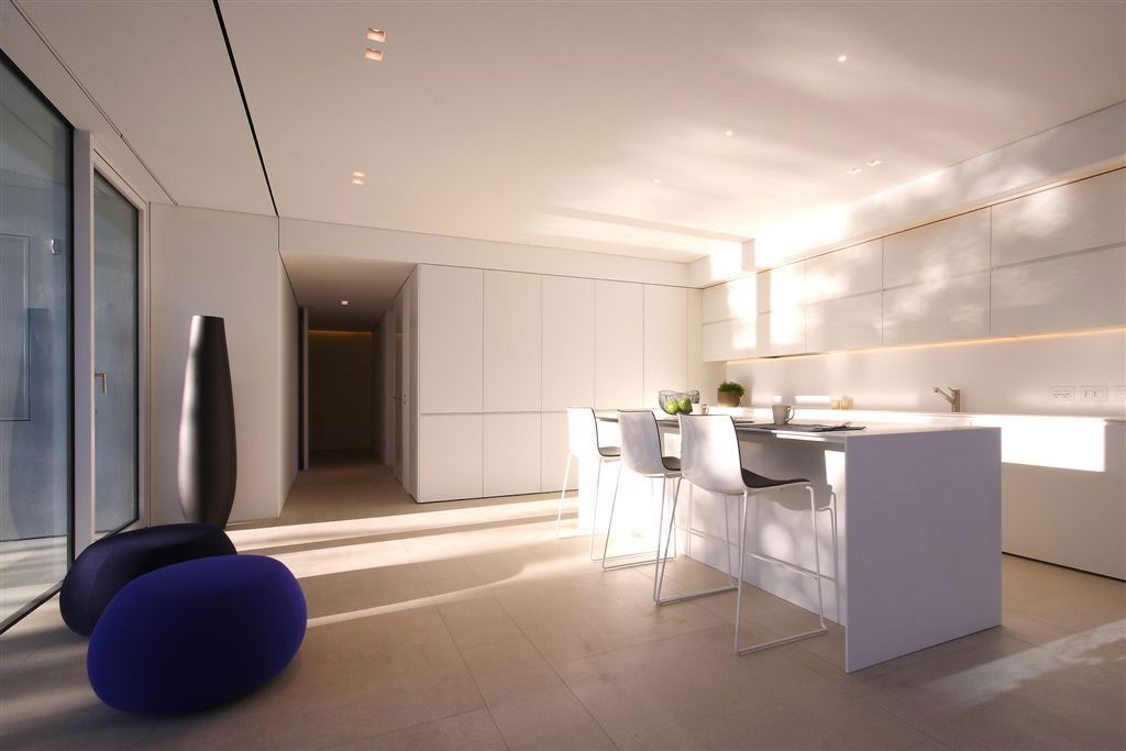 A Stunning Contemporary Home with Bright Interiors in Venice by JM Architecture (9)