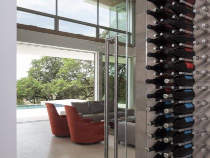 A Stunning Contemporary Home with Dramatic Pool and Vineyard Views in Windsor, California by Swatt | Miers Architects (12)
