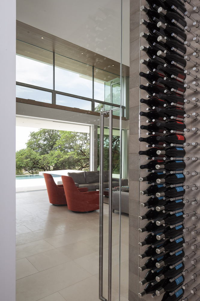 A Stunning Contemporary Home with Dramatic Pool and Vineyard Views in Windsor, California by Swatt | Miers Architects (12)