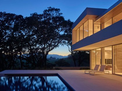 A Stunning Contemporary Home with Dramatic Pool and Vineyard Views in Windsor, California by Swatt | Miers Architects (18)