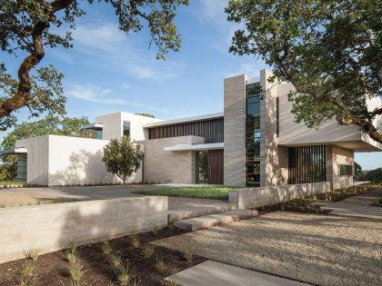 A Stunning Contemporary Home with Dramatic Pool and Vineyard Views in Windsor, California by Swatt | Miers Architects (2)