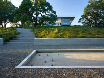 A Stunning Contemporary Home with Dramatic Pool and Vineyard Views in Windsor, California by Swatt | Miers Architects (5)