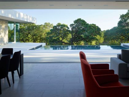 A Stunning Contemporary Home with Dramatic Pool and Vineyard Views in Windsor, California by Swatt | Miers Architects (9)