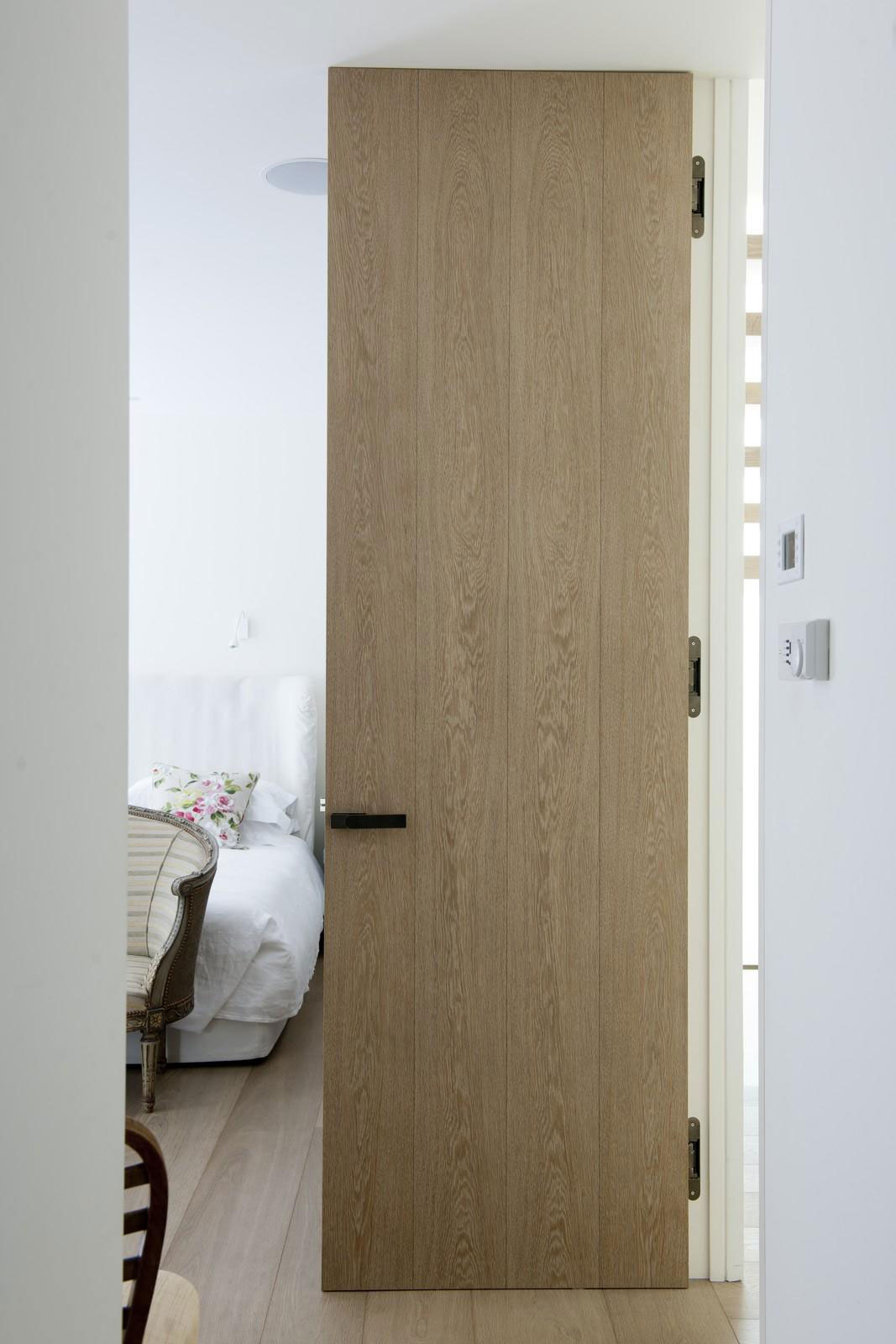 A Stunning Contemporary Home with Spaces Full of Natural Light in London's Hyde Park by Andy Martin Architects (11)