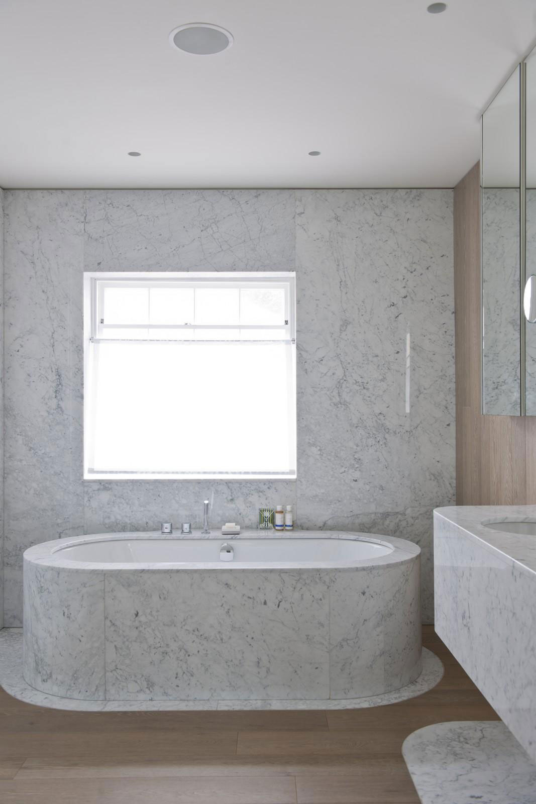 A Stunning Contemporary Home with Spaces Full of Natural Light in London's Hyde Park by Andy Martin Architects (14)