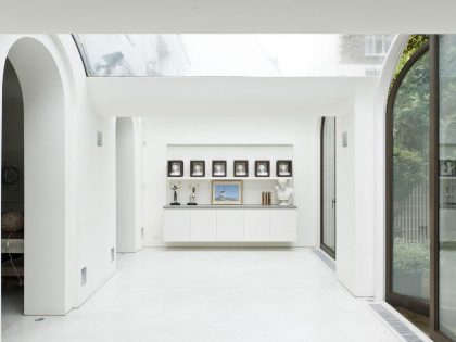 A Stunning Contemporary Home with Spaces Full of Natural Light in London's Hyde Park by Andy Martin Architects (5)