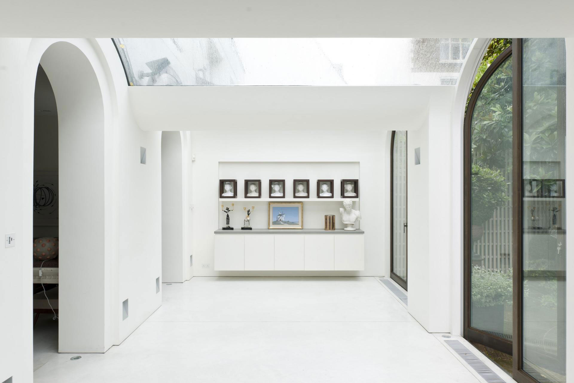 A Stunning Contemporary Home with Spaces Full of Natural Light in London's Hyde Park by Andy Martin Architects (5)