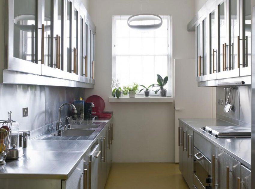 A Stunning Contemporary Home with Spaces Full of Natural Light in London's Hyde Park by Andy Martin Architects (6)